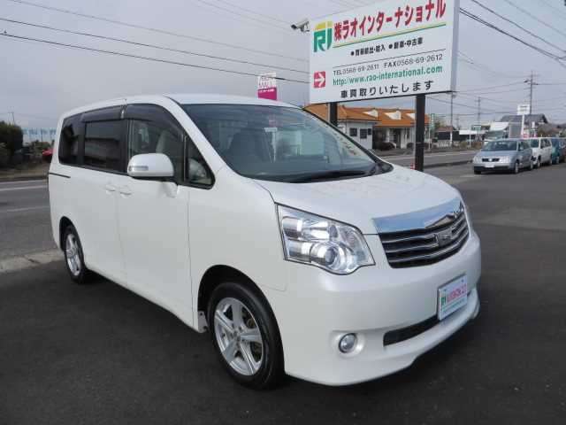 toyota noah 2010 504749-RAOID:9627 image 2