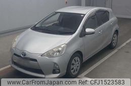 toyota aqua 2012 CFJ1523583