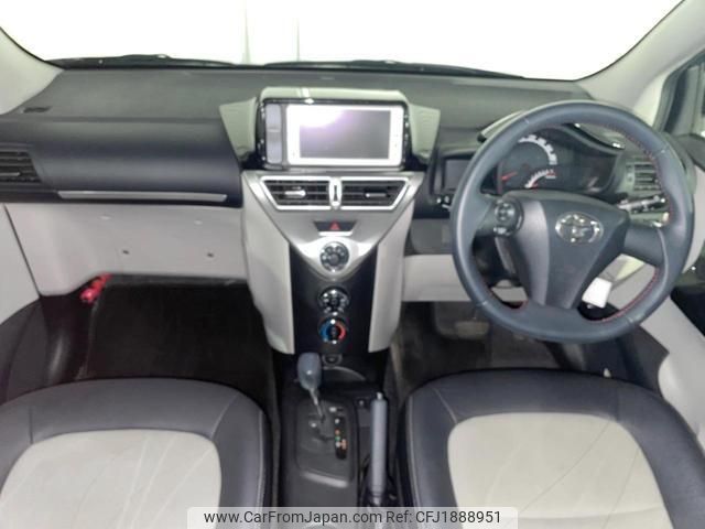toyota iq 2010 CFJ1888951 image 2