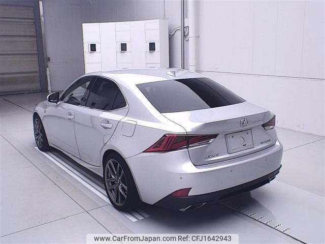 lexus is 2017 CFJ1642943 image 2