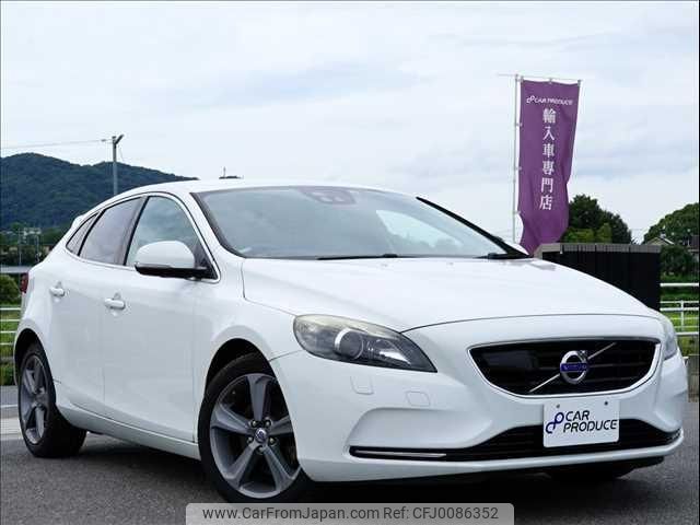 volvo v40 2013 -VOLVO--Volvo V40 MB4164T--E2086020---VOLVO--Volvo V40 MB4164T--E2086020- image 1