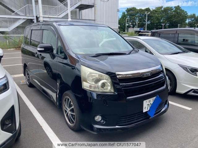 toyota noah 2007 CFJ1577047 image 1