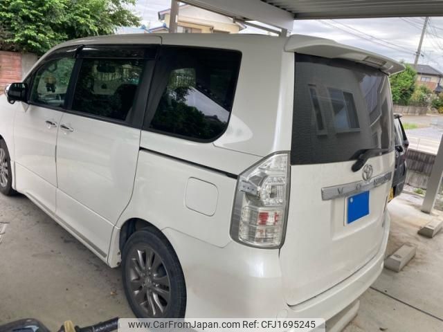 toyota voxy 2012 CFJ1695245 image 2