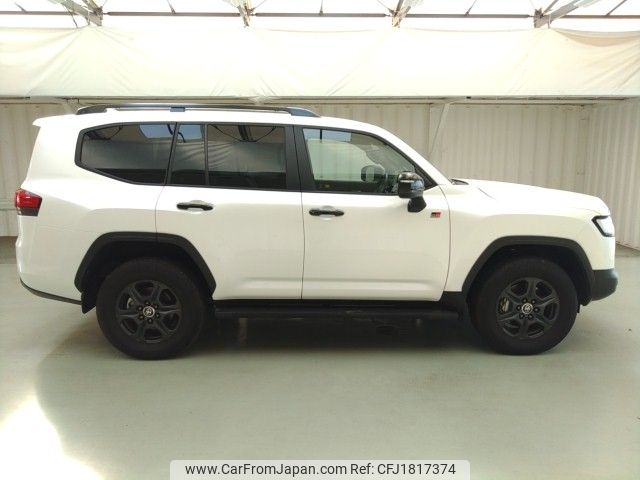 toyota land-cruiser 2023 CFJ1817374 image 2