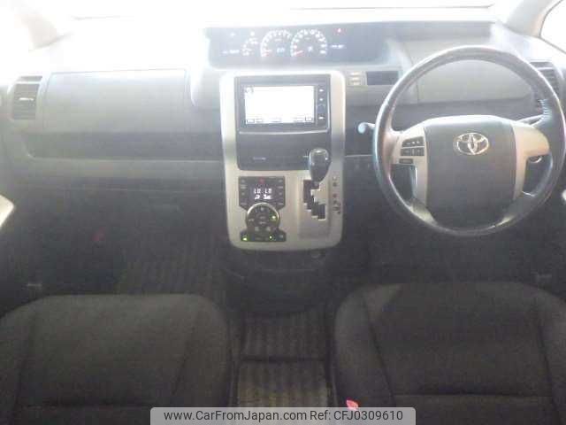 toyota noah 2013 TE4848 image 1