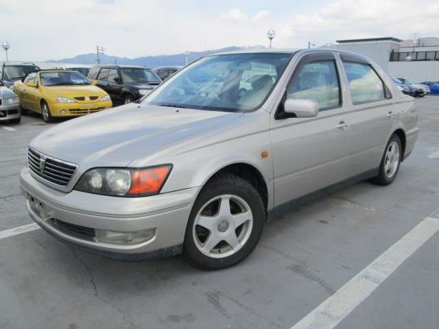 Toyota vista фара