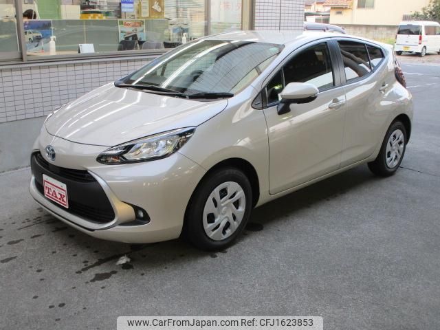 toyota aqua 2024 CFJ1623853 image 1