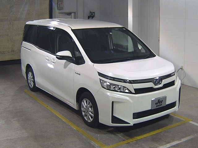 Toyota voxy hybrid 2018