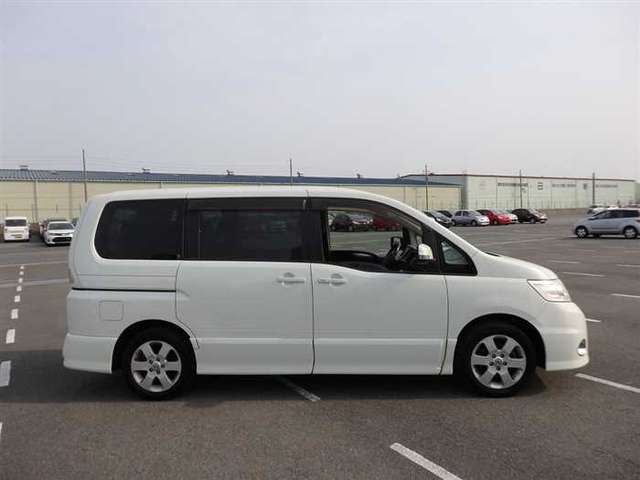Nissan serena 2009