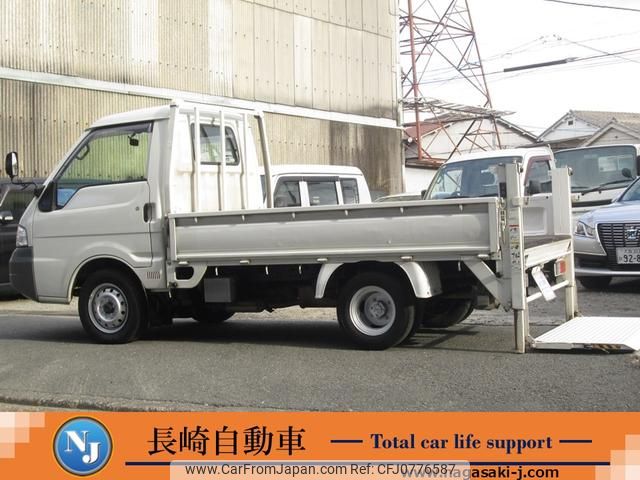 mitsubishi delica-truck 2004 GOO_NET_EXCHANGE_0706370A30250219W001 image 1