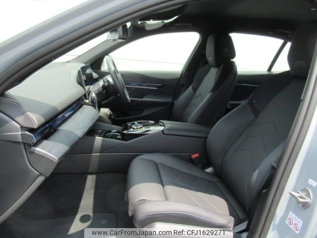 bmw 5-series 2024 CFJ1629271 image 2