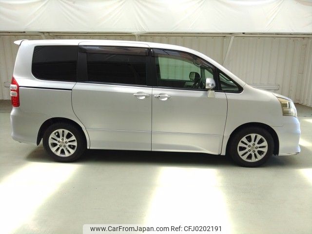 toyota noah 2010 ENHANCEAUTO_1_ea287523 image 2