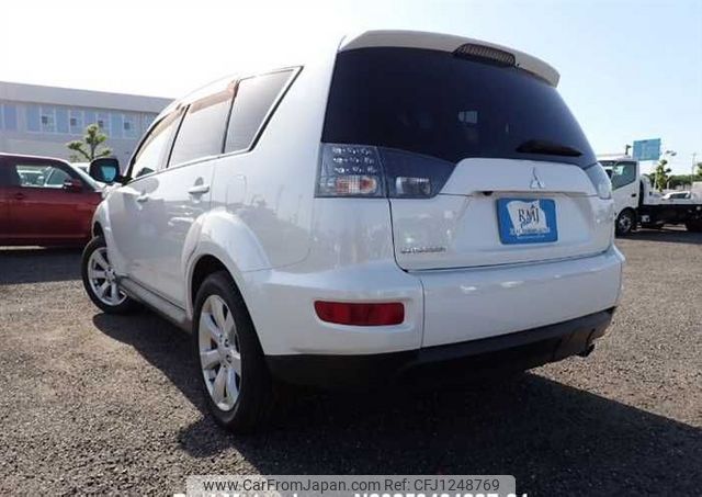 mitsubishi outlander 2010 646828-N2025040422F-24 image 2