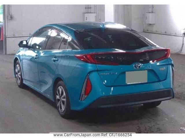 toyota prius-phv 2017 CFJ1666254 image 2