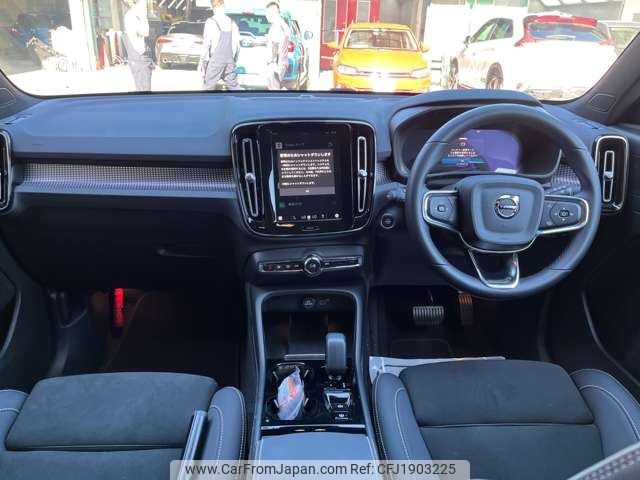 volvo xc40 2023 CFJ1903225 image 2