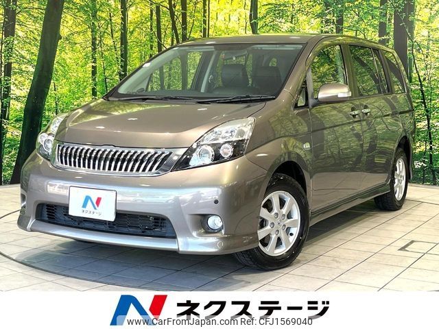 toyota isis 2012 CFJ1569040 image 1