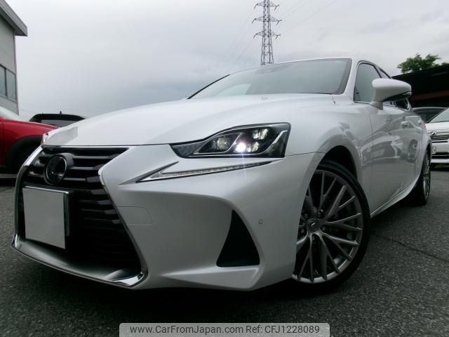 lexus is 2017 quick_quick_DAA-AVE30_5067854 image 1