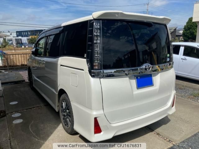 toyota voxy 2014 CFJ1676831 image 2