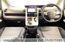 toyota voxy 2011 504928-927345