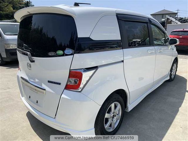 honda freed-spike 2015 505059-220426182509 image 2