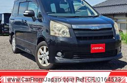 toyota noah 2007 M00495