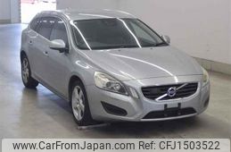 volvo v60 undefined CFJ1503522