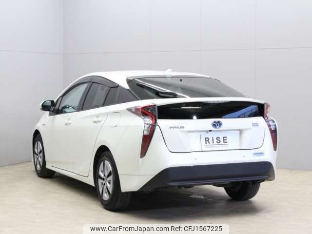 toyota prius 2016 CFJ1567225 image 2