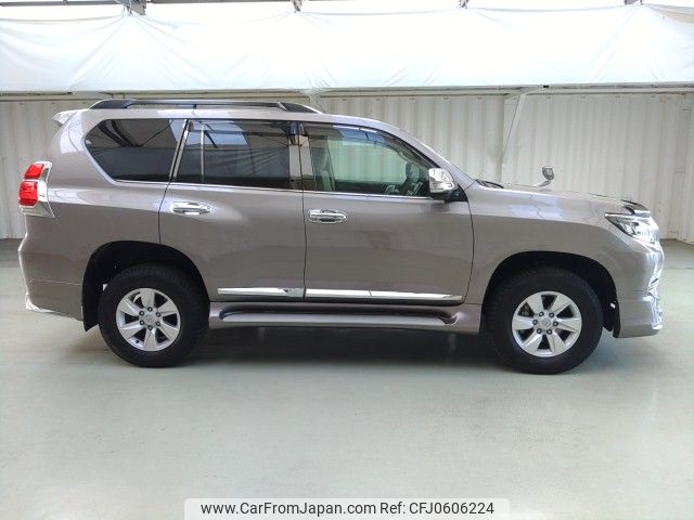 toyota land-cruiser-prado 2023 ENHANCEAUTO_1_ea292400 image 2