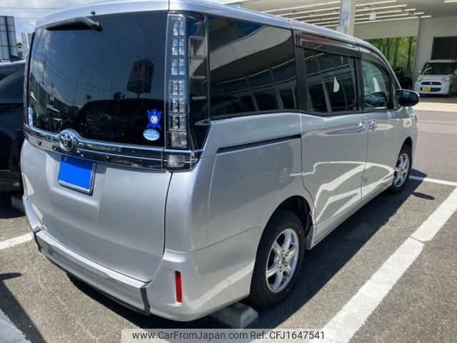toyota voxy 2014 CFJ1647541 image 2