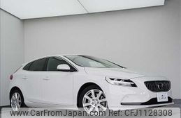 volvo v40 2017 -VOLVO 【岡山 318ﾊ6】--Volvo V40 MD4204T--H2428091---VOLVO 【岡山 318ﾊ6】--Volvo V40 MD4204T--H2428091-