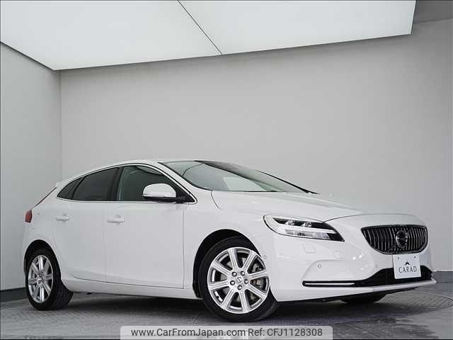 volvo v40 2017 -VOLVO 【岡山 318ﾊ6】--Volvo V40 MD4204T--H2428091---VOLVO 【岡山 318ﾊ6】--Volvo V40 MD4204T--H2428091- image 1