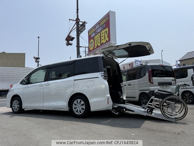 toyota voxy 2018 CFJ1645824 image 1