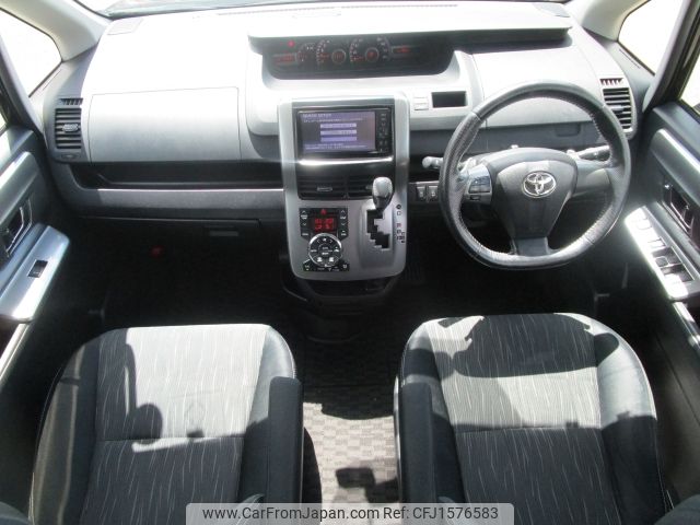 toyota voxy 2012 CFJ1576583 image 2