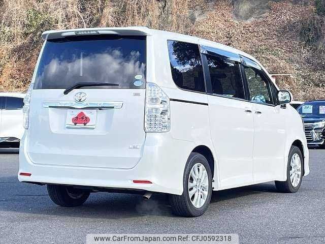 toyota noah 2012 504928-926939 image 2