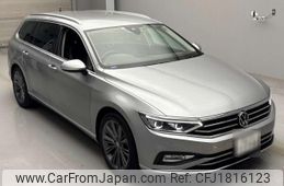 volkswagen passat-variant 2023 CFJ1816123