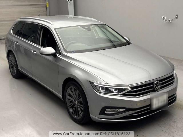 volkswagen passat-variant 2023 CFJ1816123 image 1