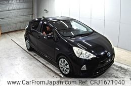 toyota aqua 2012 CFJ1671040