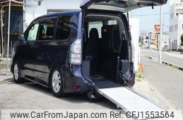 toyota voxy 2012 CFJ1553564