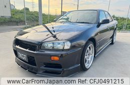 nissan skyline 2000 4242