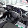 toyota c-hr 2018 quick_quick_DAA-ZYX10_ZYX10-2115926 image 19