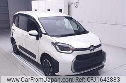 toyota sienta 2023 CFJ1642883