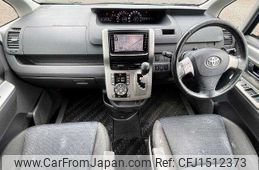 toyota voxy 2010 CFJ1512373