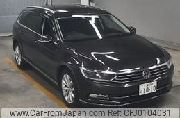 volkswagen passat-variant 2018 -VOLKSWAGEN--VW Passat Variant WVWZZZ3CZJE113671---VOLKSWAGEN--VW Passat Variant WVWZZZ3CZJE113671-