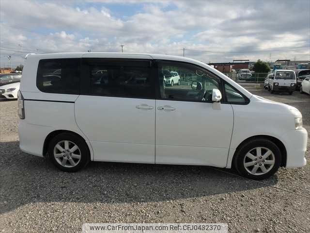 toyota voxy 2010 NIKYO_WM94568 image 1