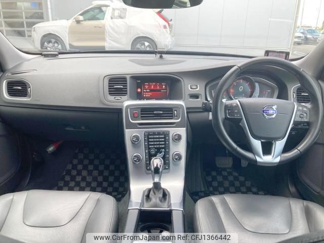 volvo v60 2018 quick_quick_FD4204T_YV1FWA8RDJ2391961 image 2