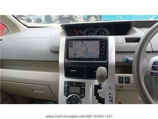 toyota noah 2011 TE3005 image 2