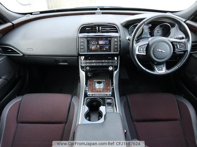 jaguar xe 2016 CFJ1687624 image 2
