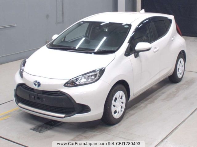toyota aqua 2024 CFJ1780493 image 1