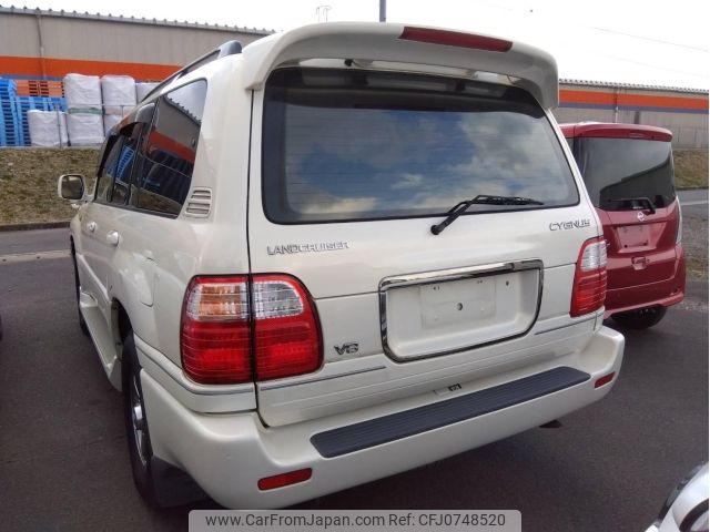 toyota land-cruiser-wagon 2002 -TOYOTA--Land Cruiser Wagon UZJ100W--UZJ100-0137581---TOYOTA--Land Cruiser Wagon UZJ100W--UZJ100-0137581- image 2