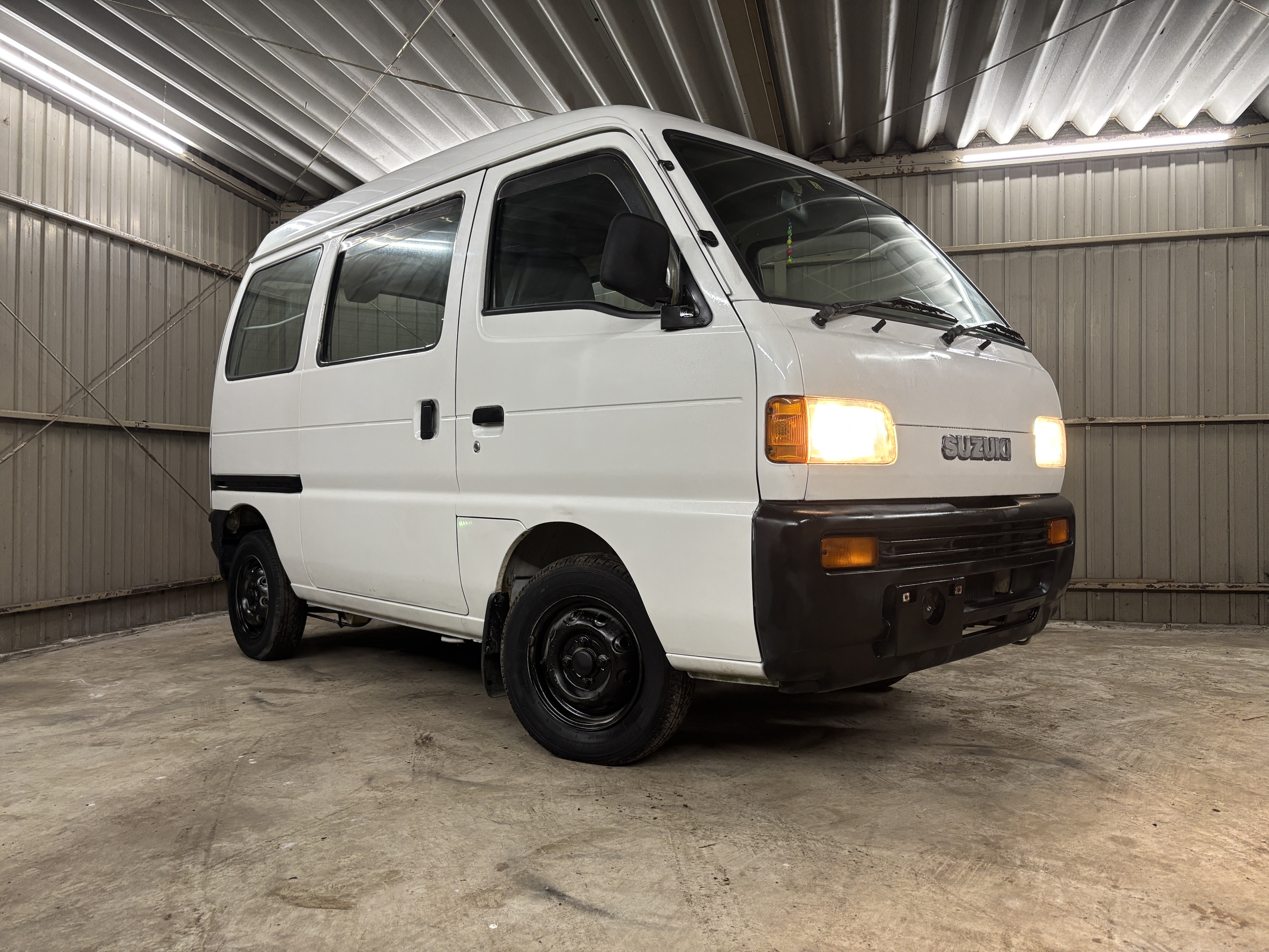 SUZUKI 330 サイズ1/8 Anno 1998 2560px-